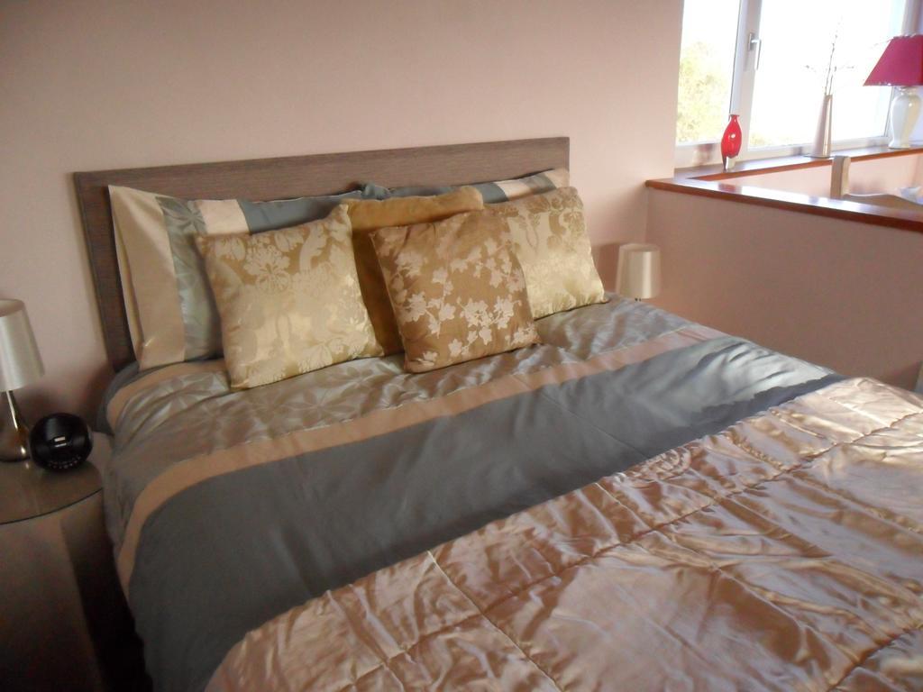 Bank Cottage B&B Newport  Oda fotoğraf